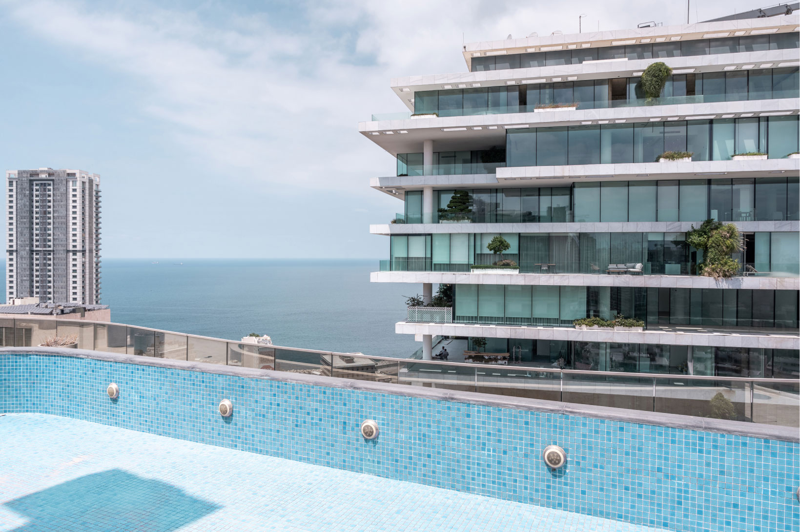 Luxury Corners 4-bedroom penthouse in downtown private pool with sea view - unfurnished DSDAF27N02